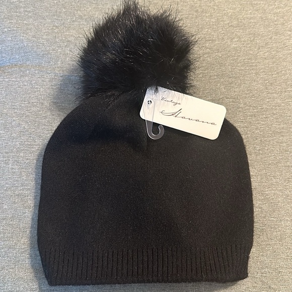 Canada Weather Gear gloves and Vintage Havana beanie - Picture 3 of 5